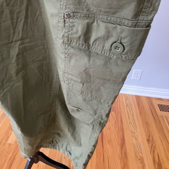 Ellos Women's Plus Size Stretch Cargo Capris size 32 3X casual army green  NWOT - Picture 16 of 16
